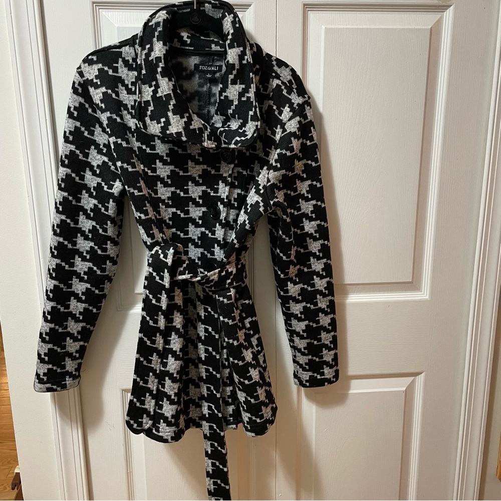 Womens Stylish Coat Roz & Ali Size Large Black/White Plaid Mid-Length w/Belt